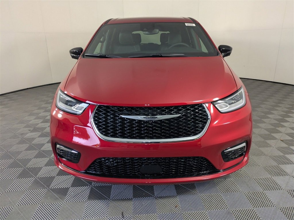 2025 Chrysler Pacifica photo 2