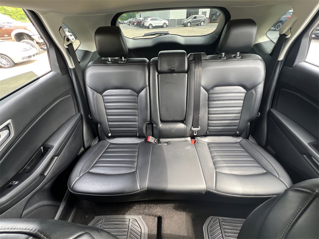 2020 Ford Edge SEL photo 27