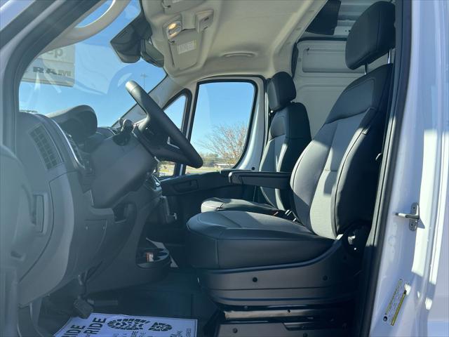 2025 Ram ProMaster 1500 SLT Cargo Van High Roof photo 3