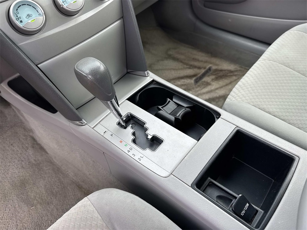 2008 Toyota Camry LE photo 22