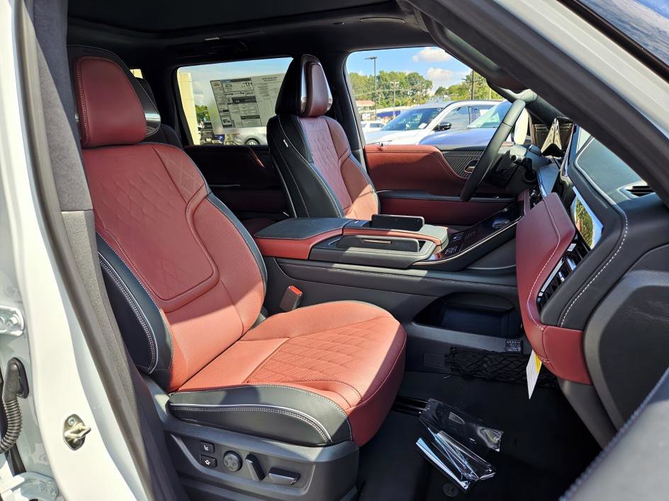 2026 Infiniti QX80 photo 13