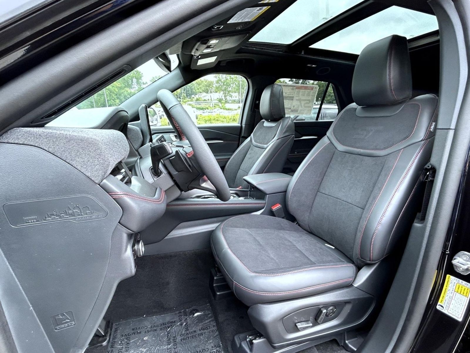 2025 Ford Explorer ST photo 7