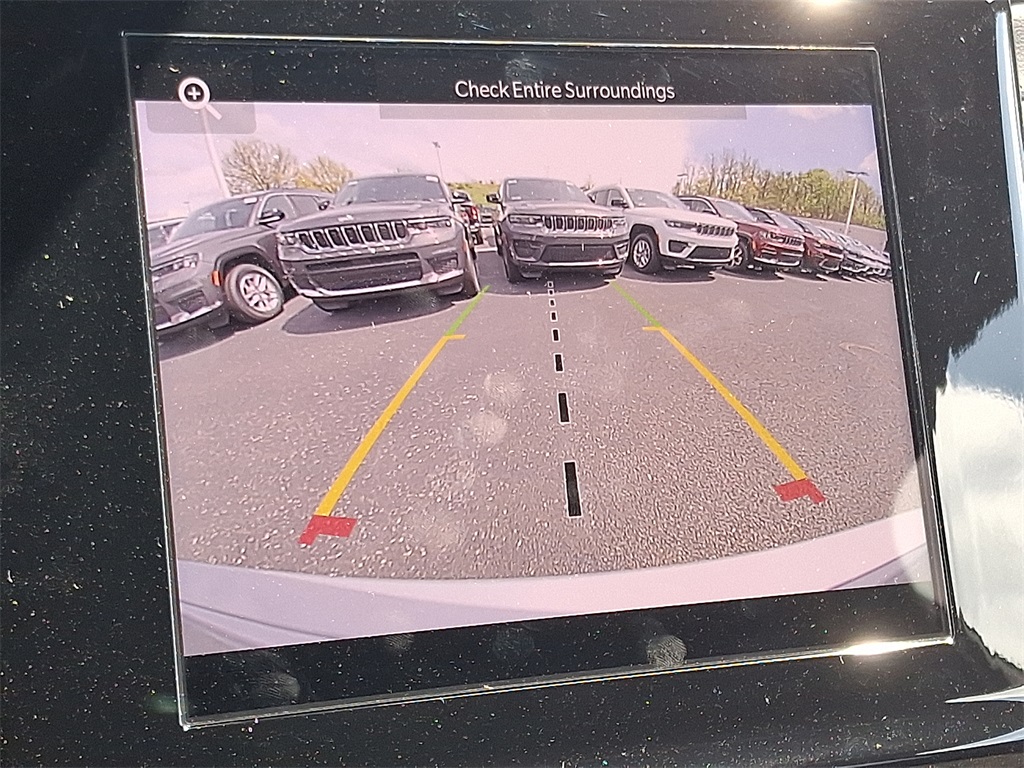 2025 Jeep Grand Cherokee Altitude photo 17