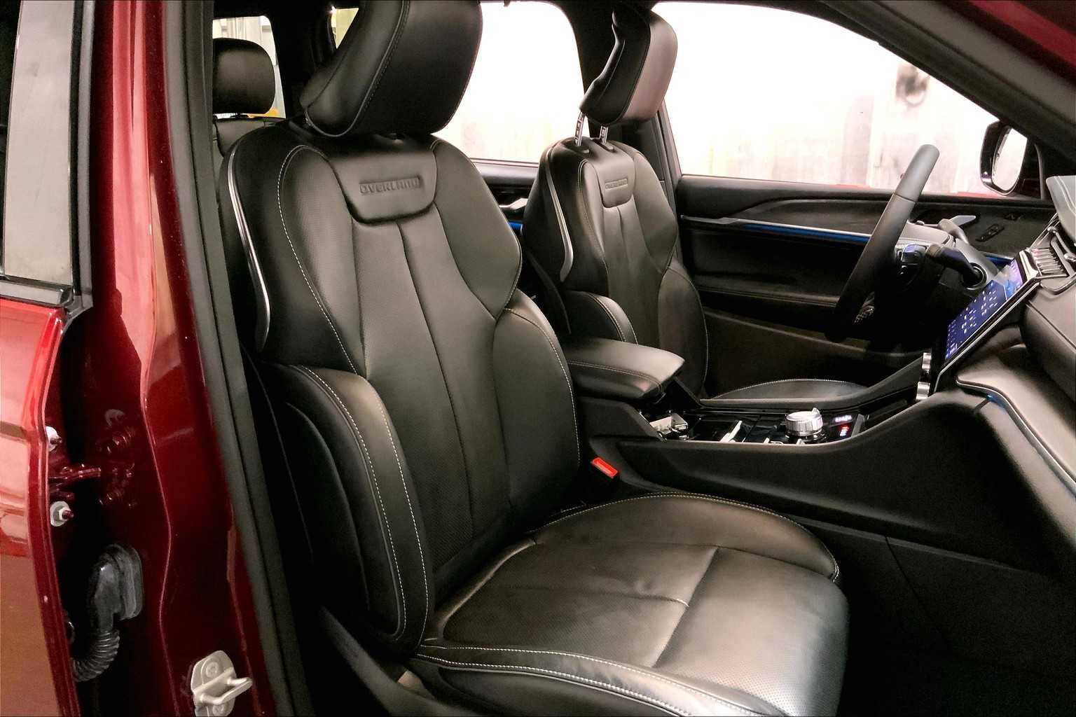2023 Jeep Cherokee 4xe Overland photo 8