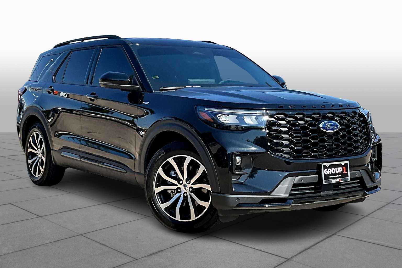 2025 Ford Explorer ST-Line photo 2
