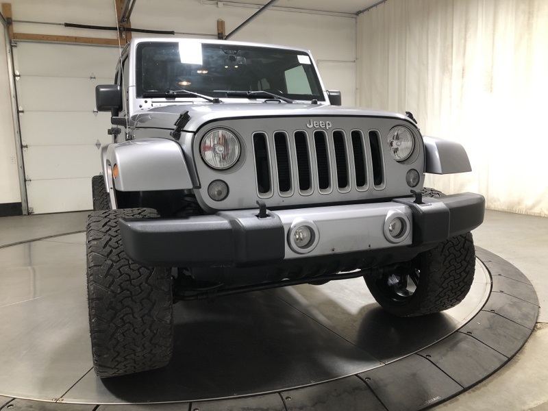 2016 Jeep Wrangler Unlimited Sahara photo 2