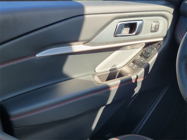 2025 Ford Explorer ST photo 17