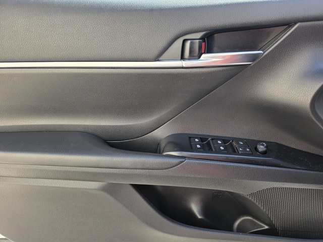 2020 Toyota Camry SE photo 9
