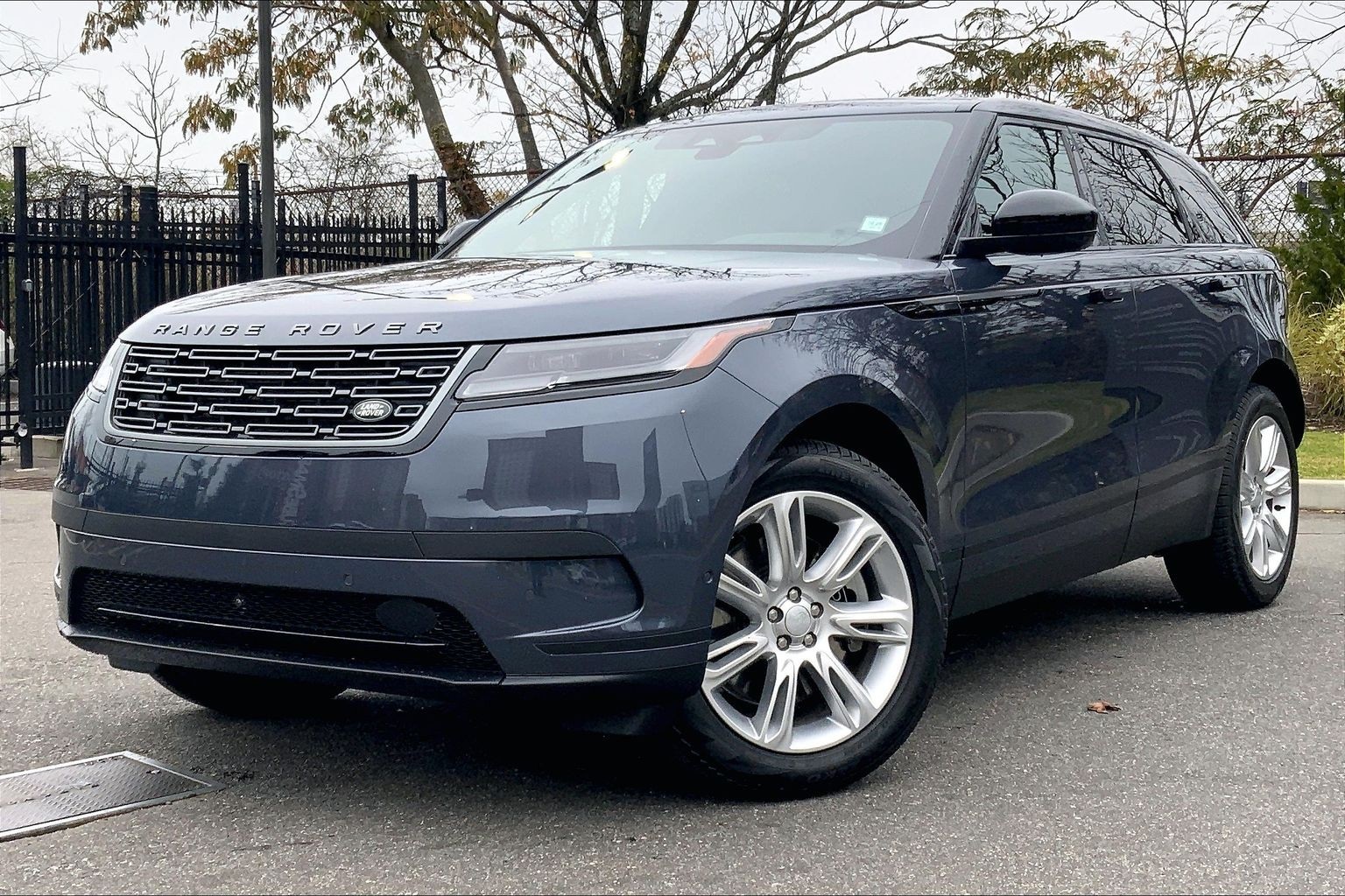 2026 Land Rover Range Rover Velar S's photo
