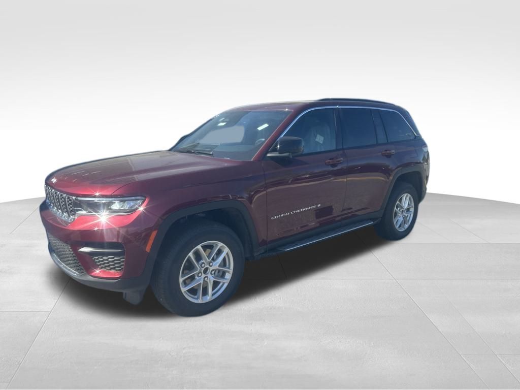 2025 Jeep Grand Cherokee Laredo photo 2