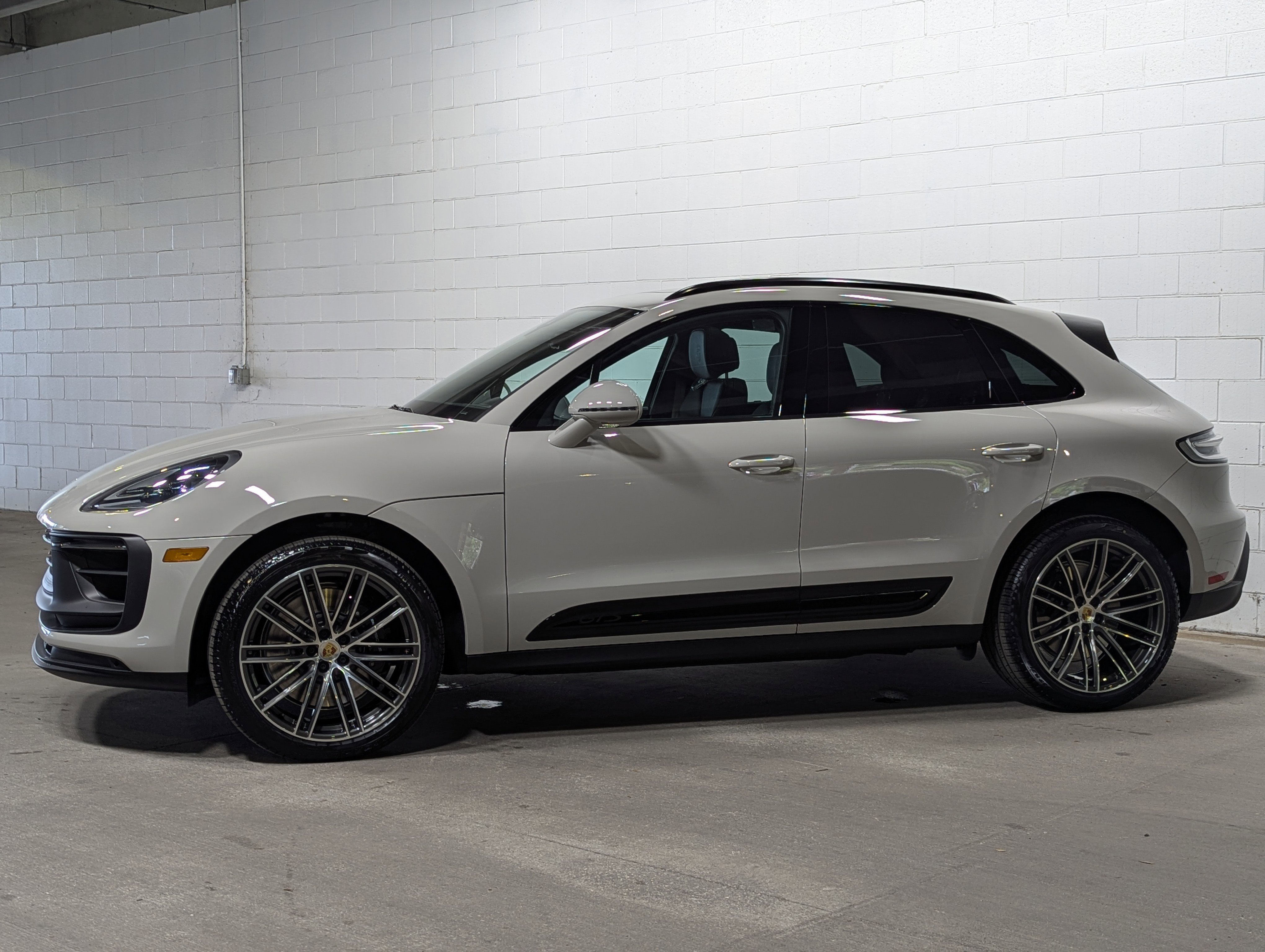 2026 Porsche Macan GTS photo 2