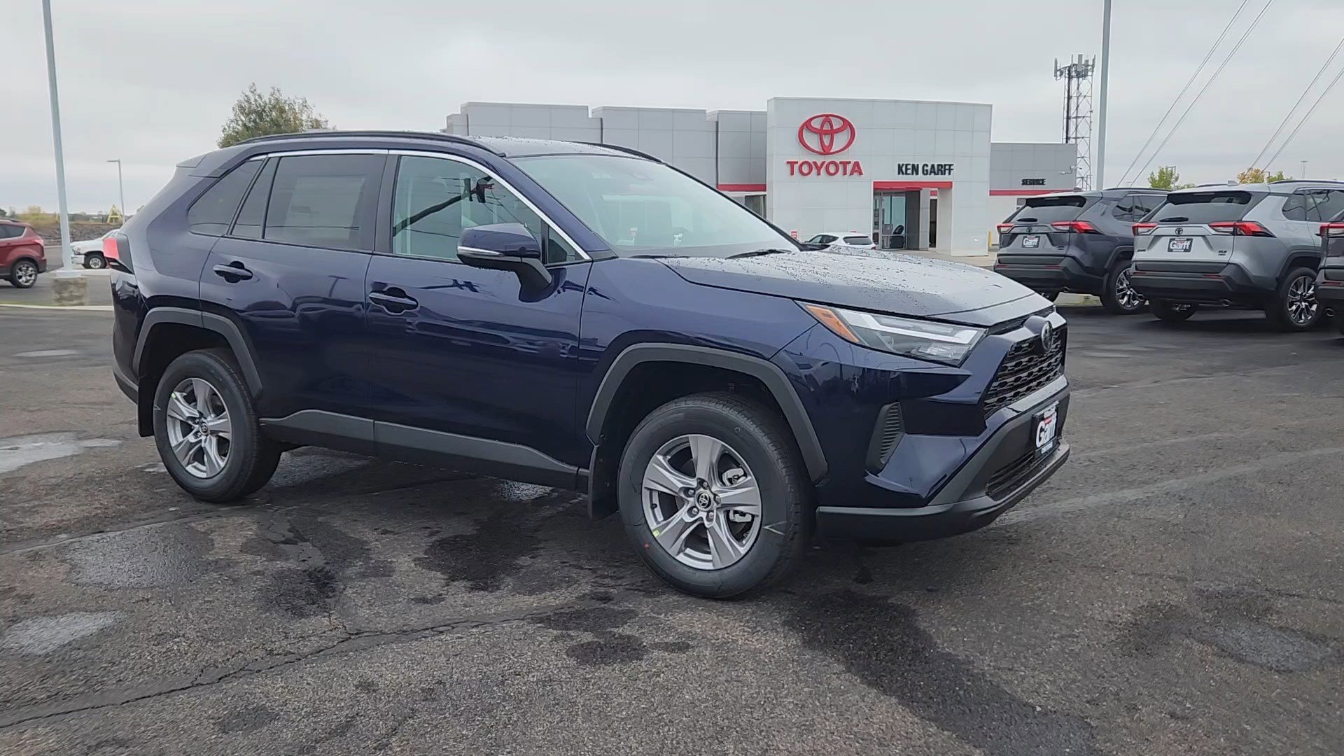 2025 Toyota RAV4 XLE photo 4