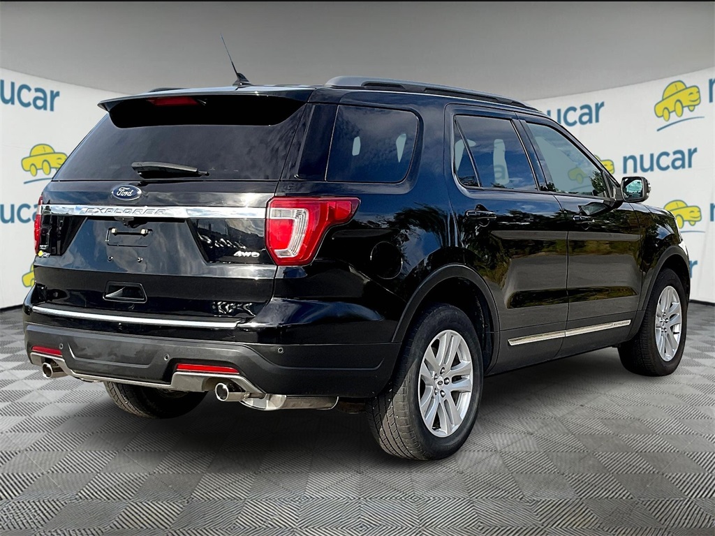 2018 Ford Explorer XLT photo 6