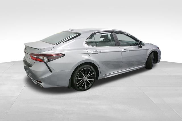 2022 Toyota Camry SE photo 8