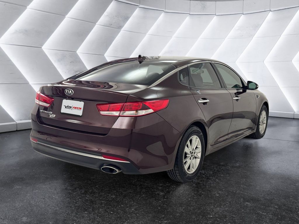 2017 Kia Optima LX photo 4