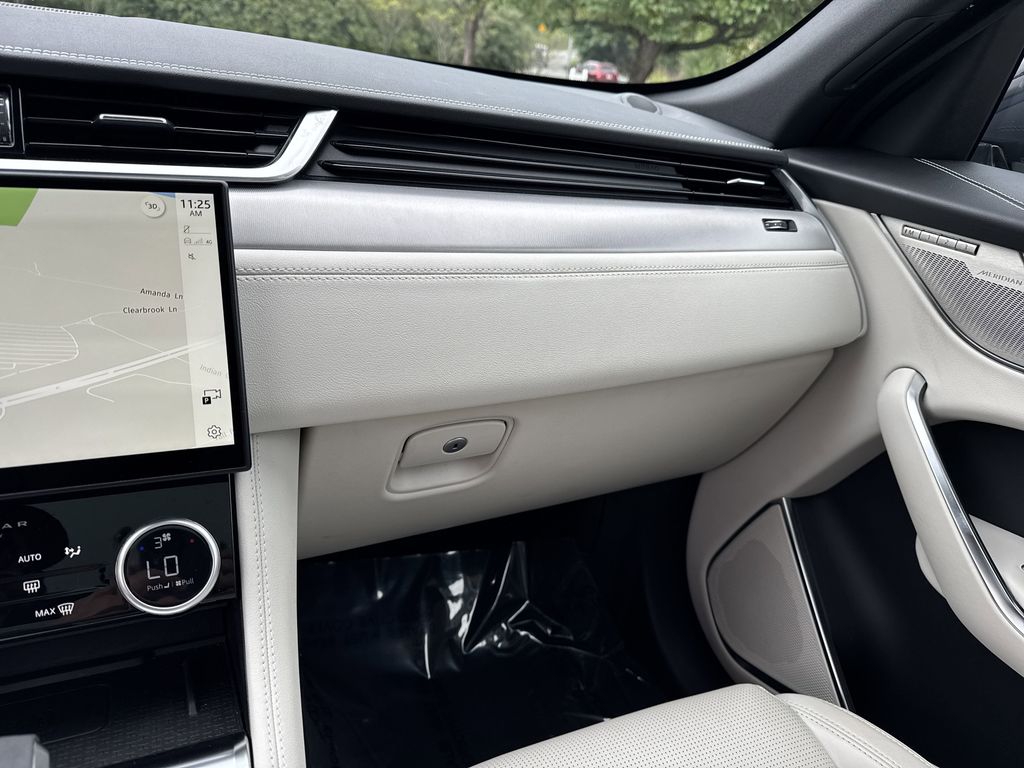 2024 Jaguar F-PACE P250 R-Dynamic S photo 27