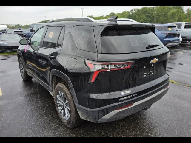 2025 Chevrolet Equinox LT photo 2
