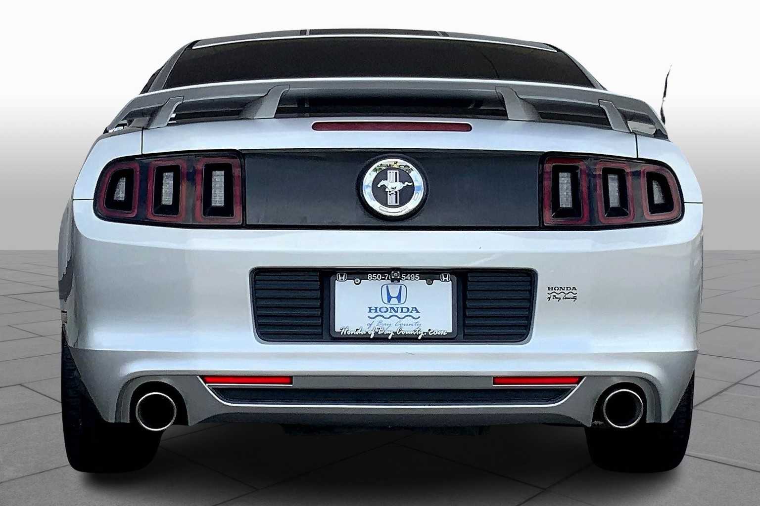 2014 Ford Mustang V6 photo 4