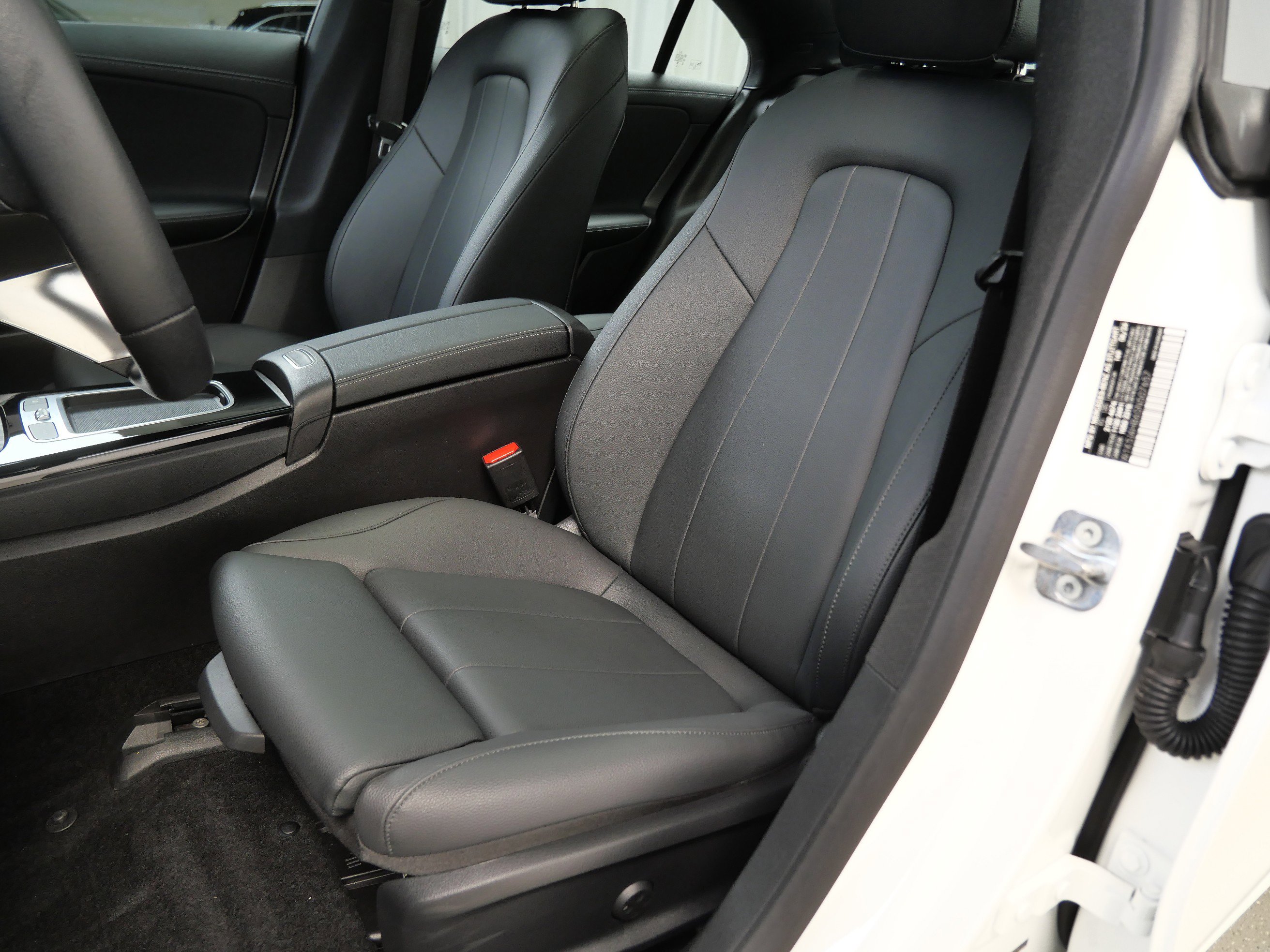 2025 Mercedes Benz CLA 250 4MATIC photo 3