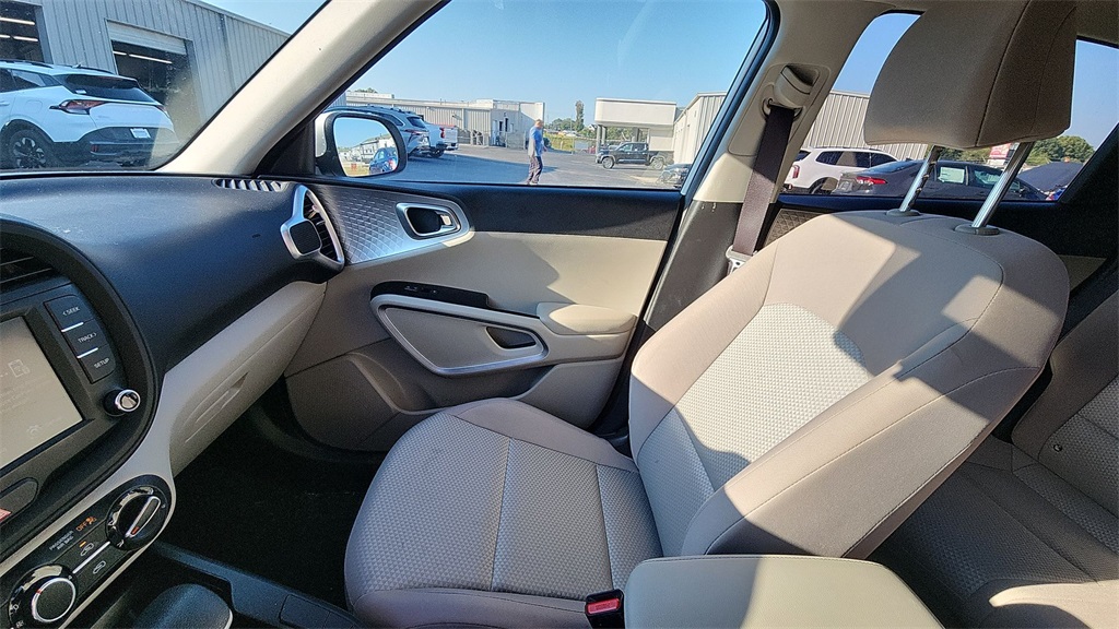 2022 Kia Soul LX photo 10