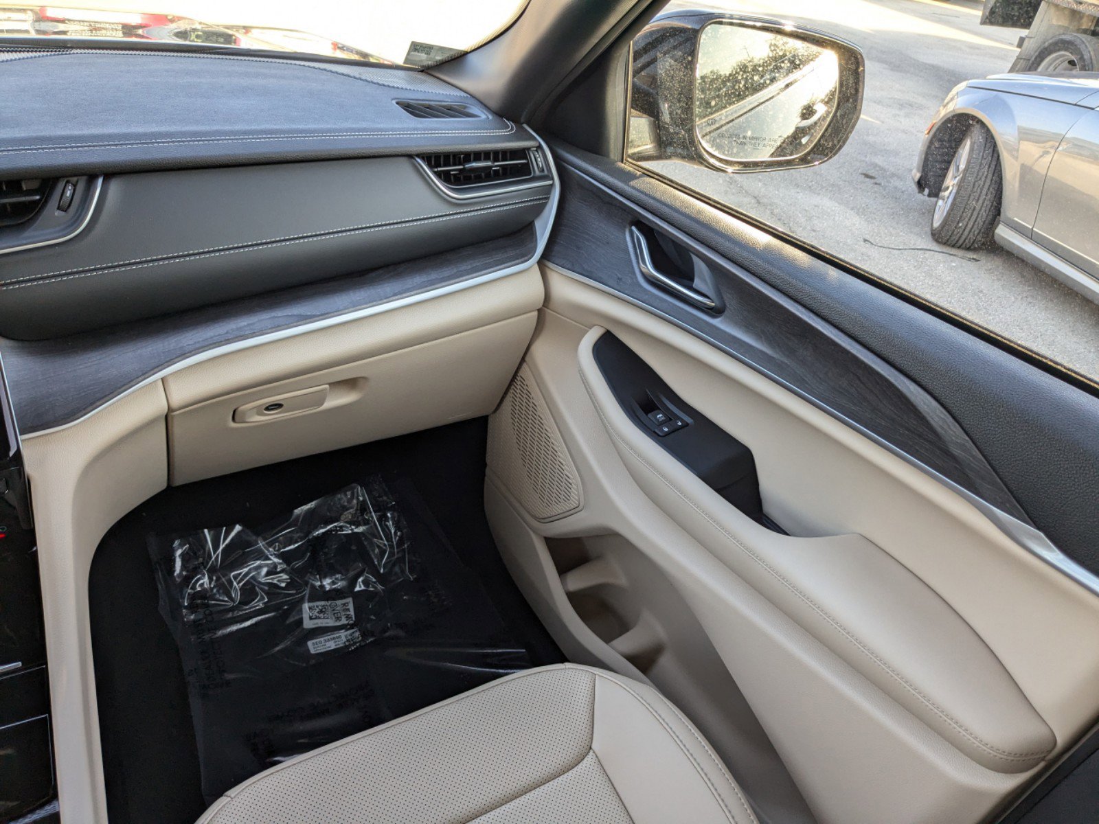 2025 Jeep Grand Cherokee Limited photo 17