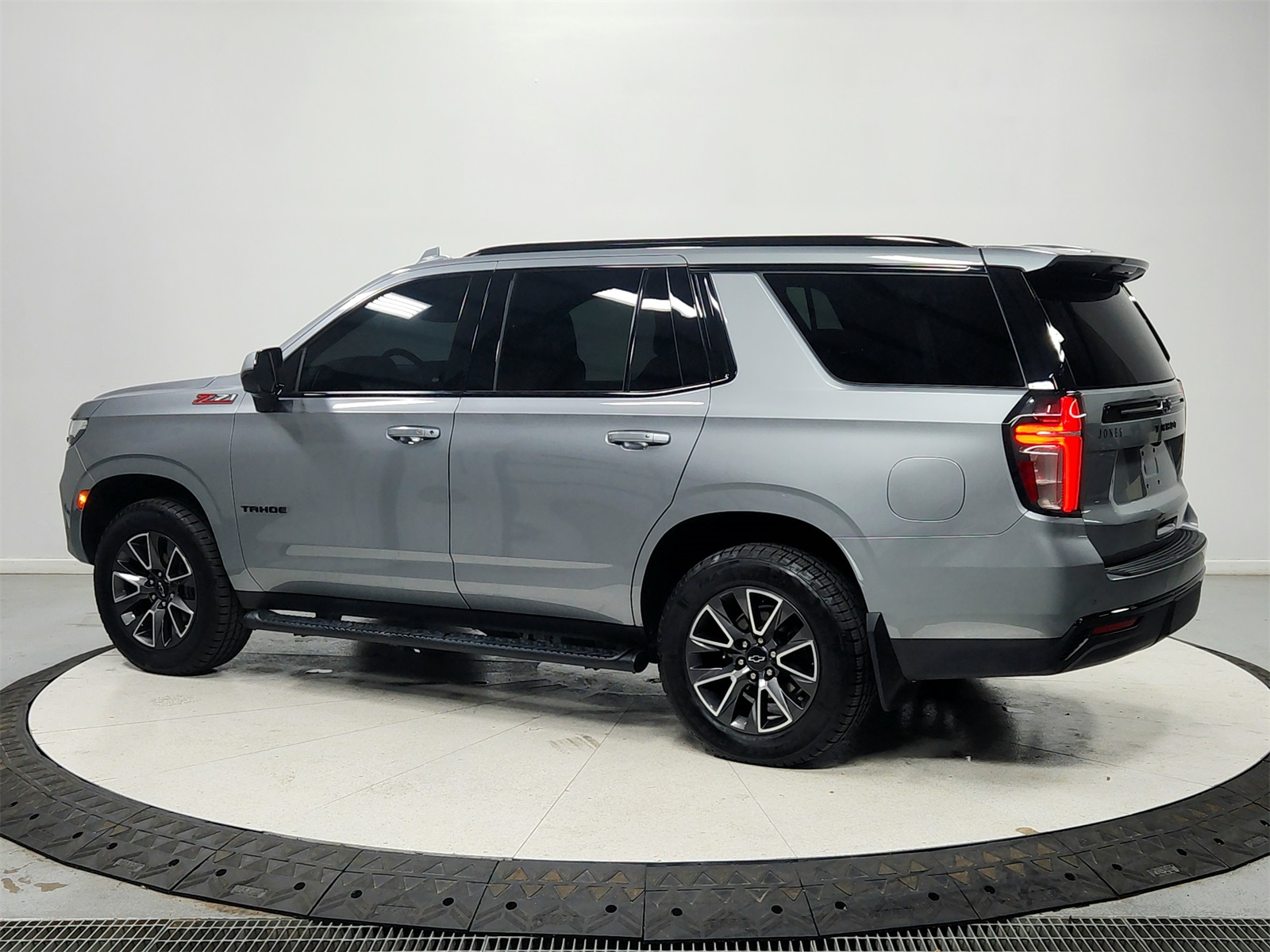 2023 Chevrolet Tahoe Z71 photo 2