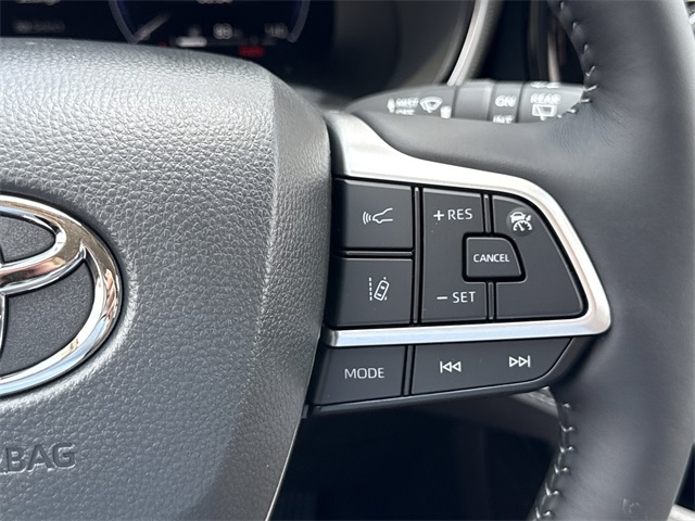 2025 Toyota Highlander Platinum photo 25