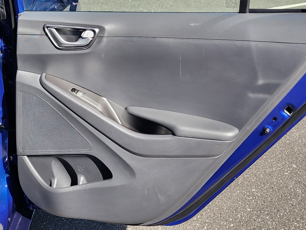 2021 Hyundai Ioniq Plug-In Hybrid SE photo 24