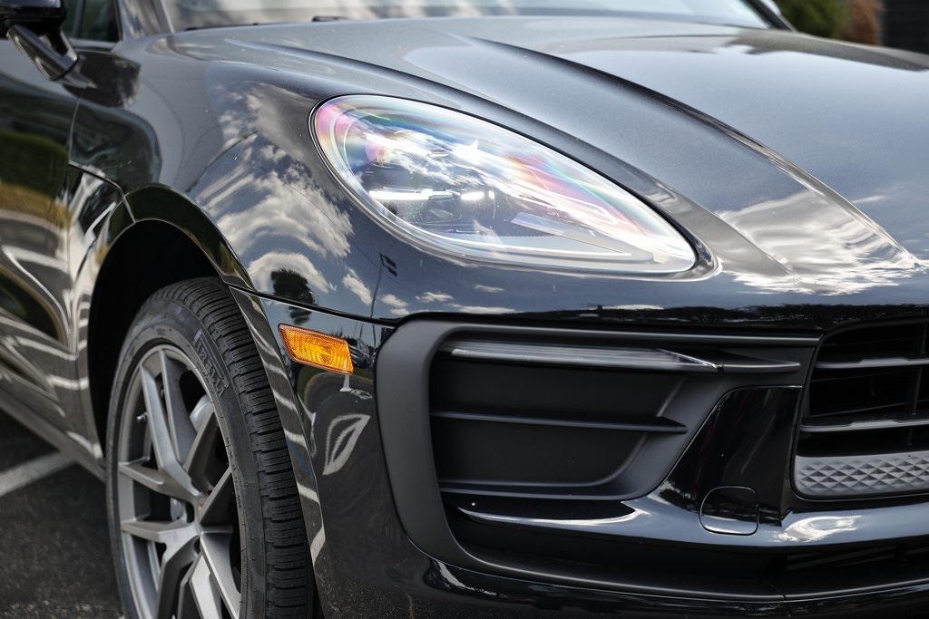 2025 Porsche Macan T photo 14