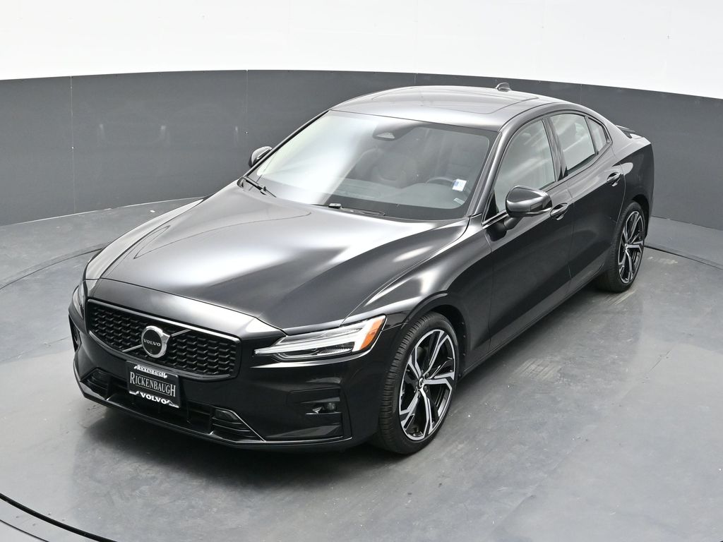 2024 Volvo S60 B5 Plus photo 24