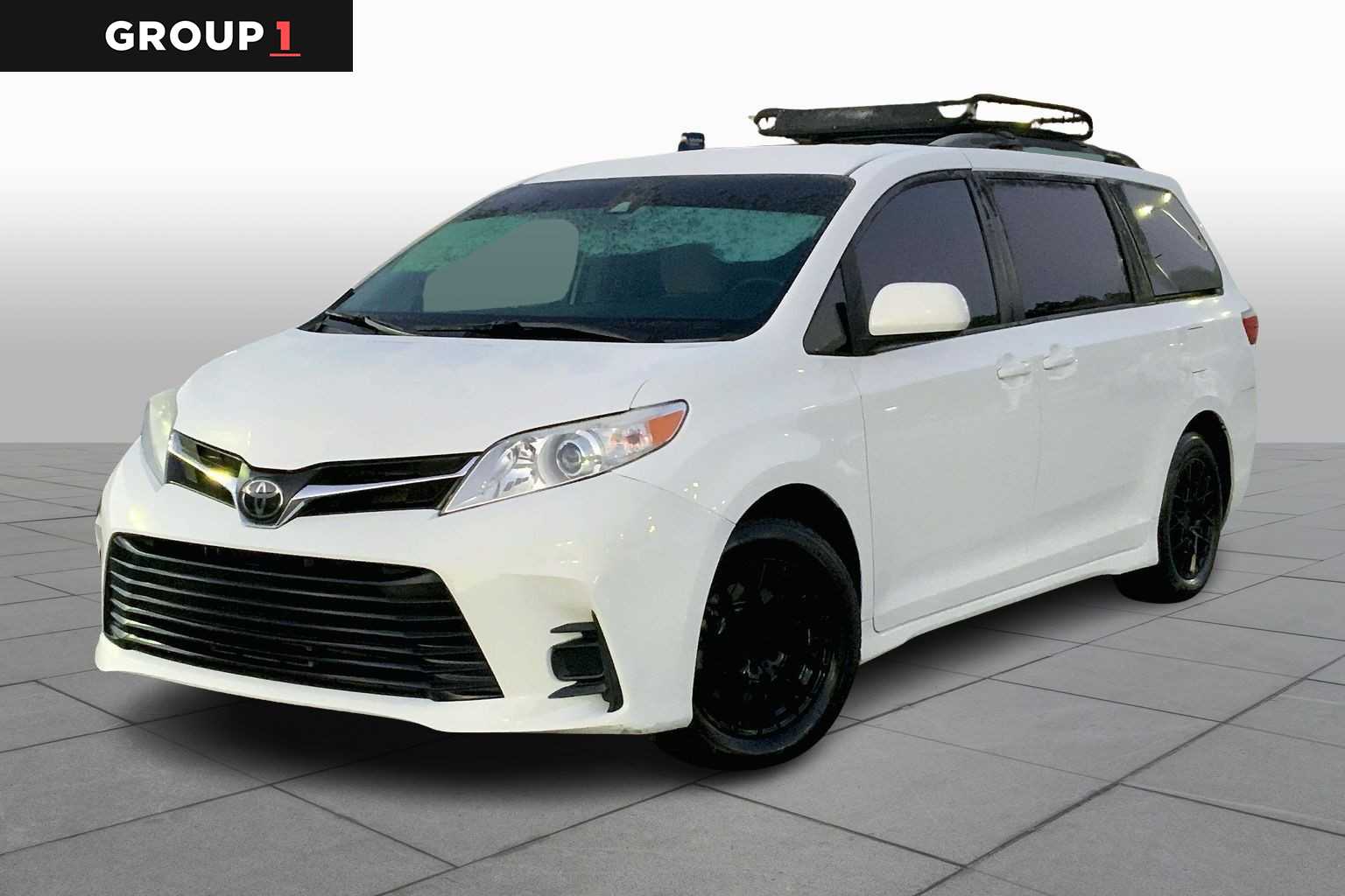2020 Toyota Sienna LE's photo