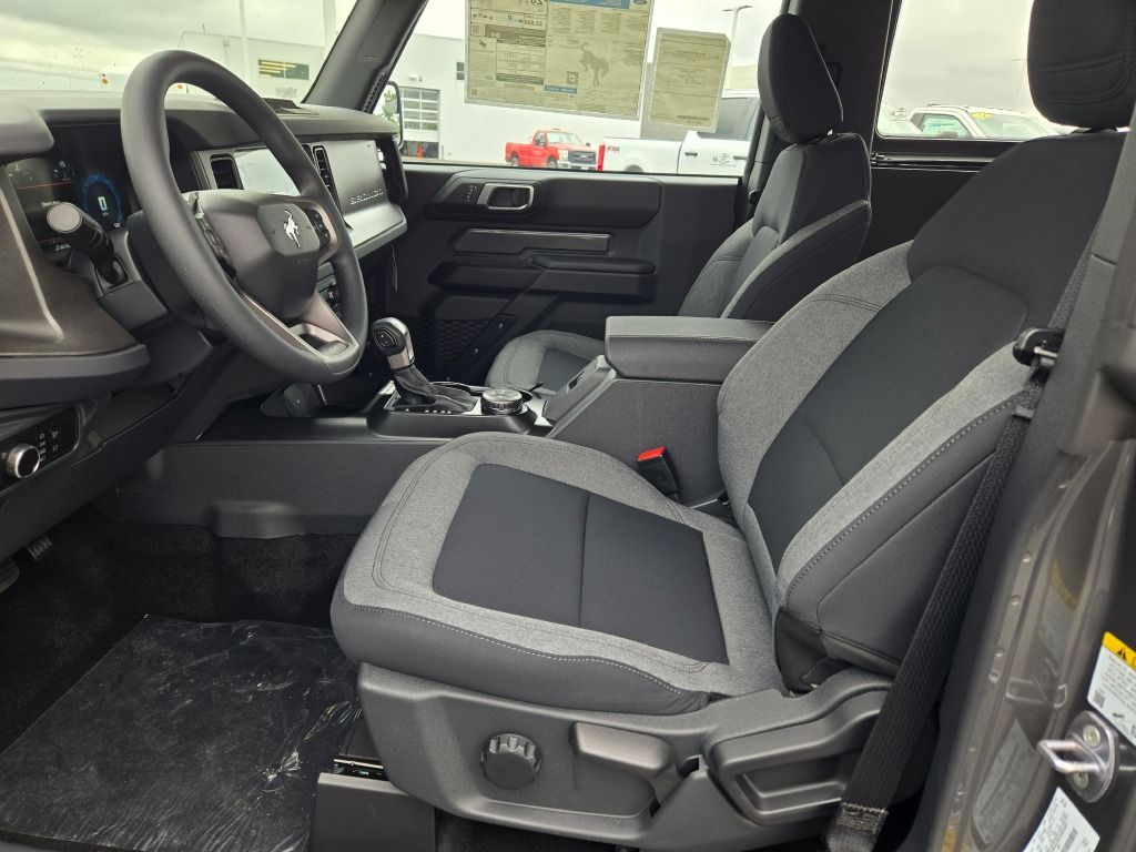 2025 Ford Bronco Base photo 11
