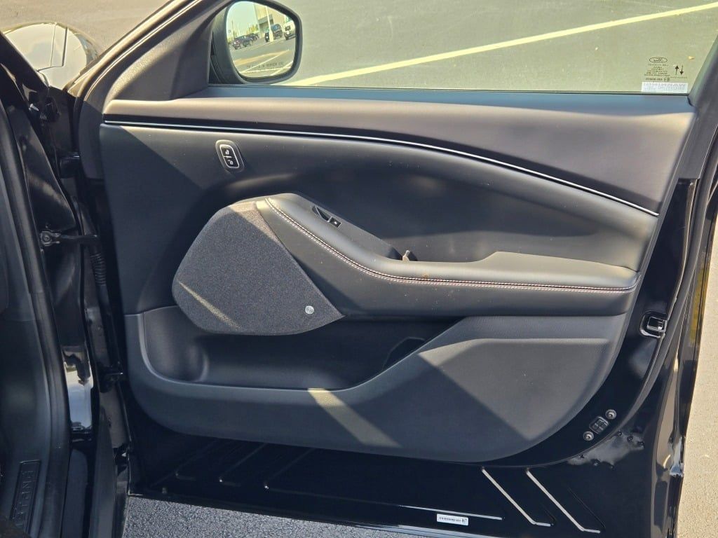 2024 Ford Mustang Mach-E Premium photo 3