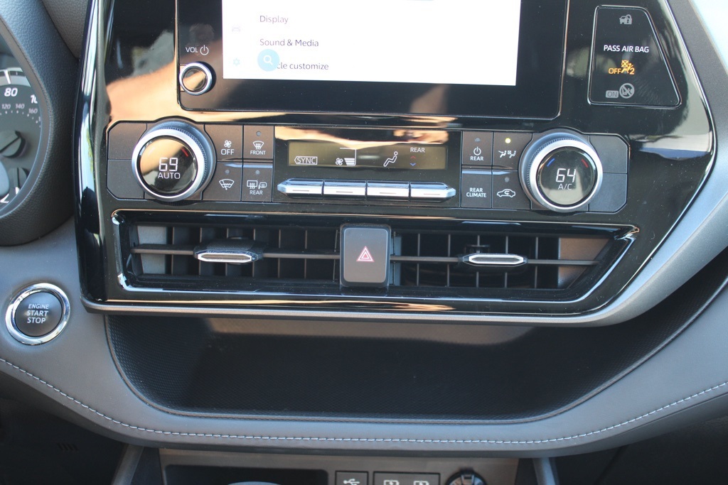 2023 Toyota Highlander L photo 30