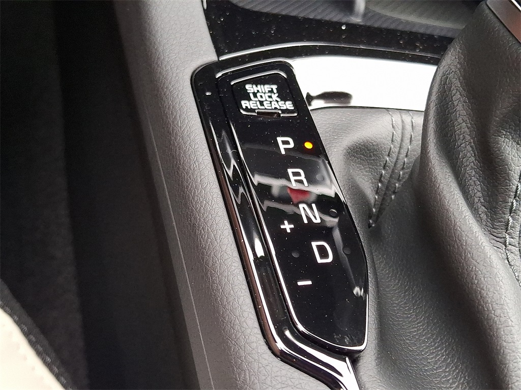 2025 Kia K5 GT-Line photo 11
