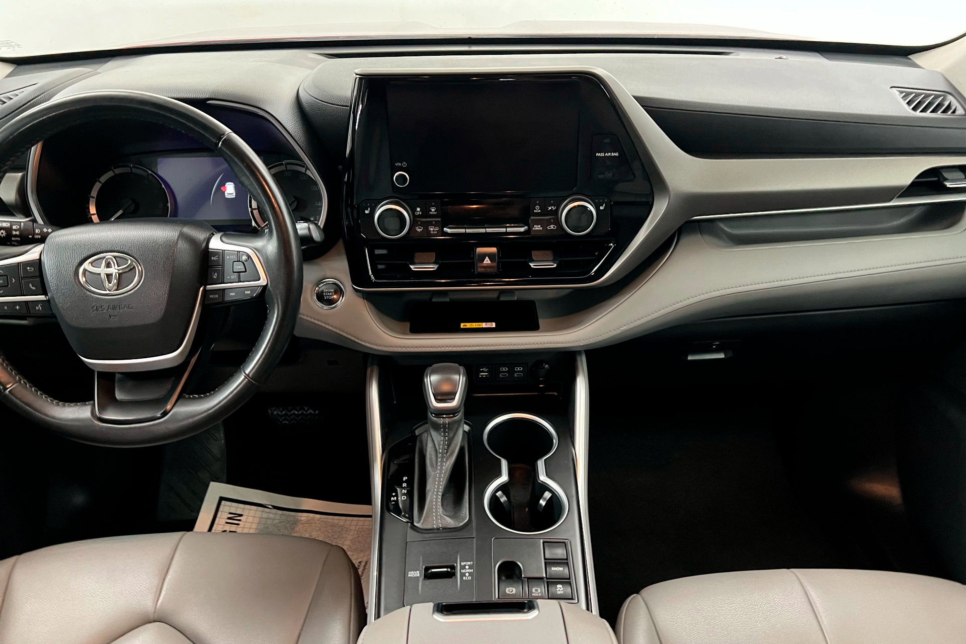 2023 Toyota Highlander XLE photo 13