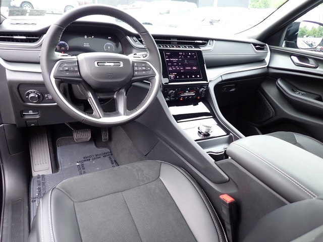 2025 Jeep Grand Cherokee Altitude X photo 13