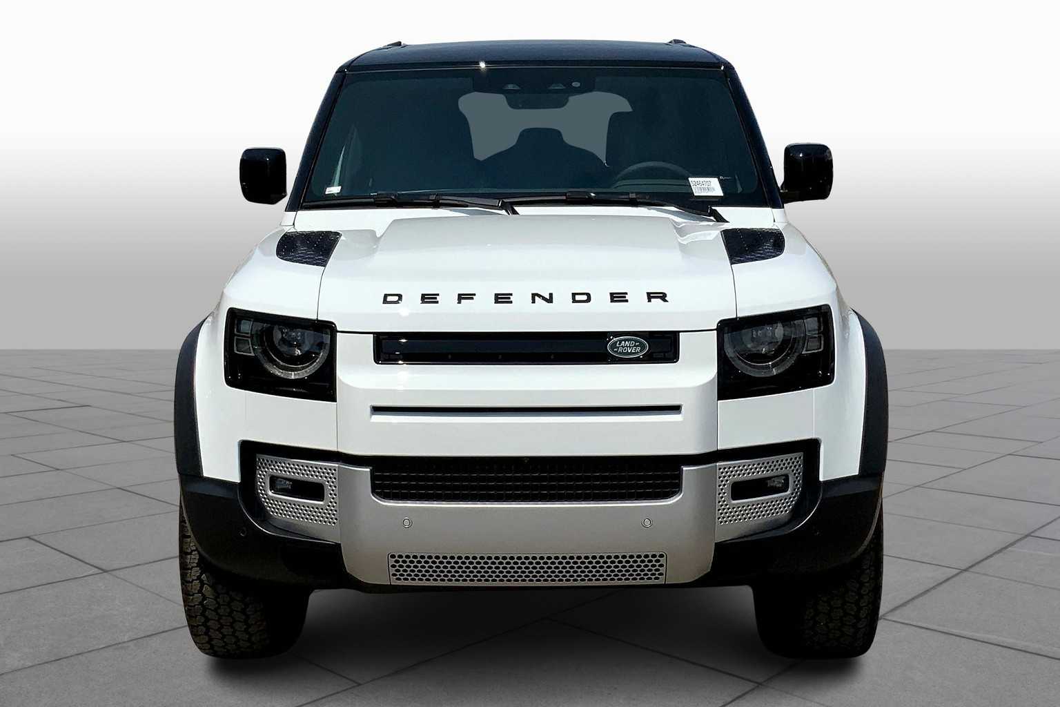 2025 Land Rover Defender 110 S photo 3