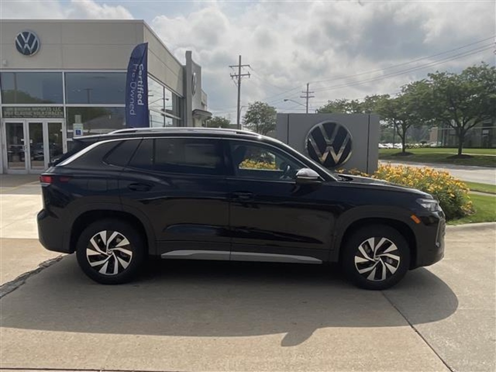 2025 Volkswagen Tiguan S photo 2