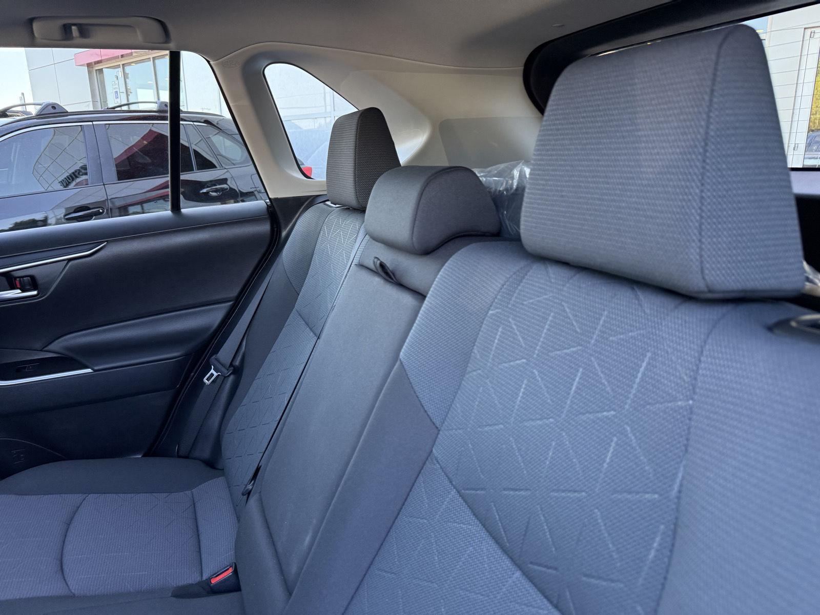 2025 Toyota RAV4 XLE photo 14