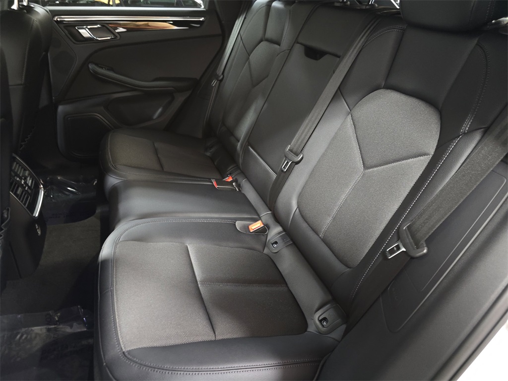 2024 Porsche Macan photo 23