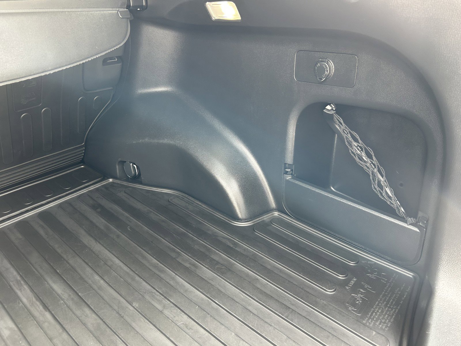 2022 Toyota RAV4 XLE Premium photo 17
