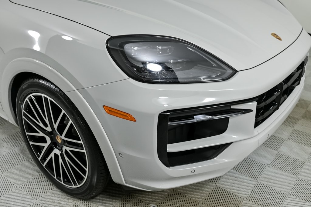 2025 Porsche Cayenne GTS photo 35