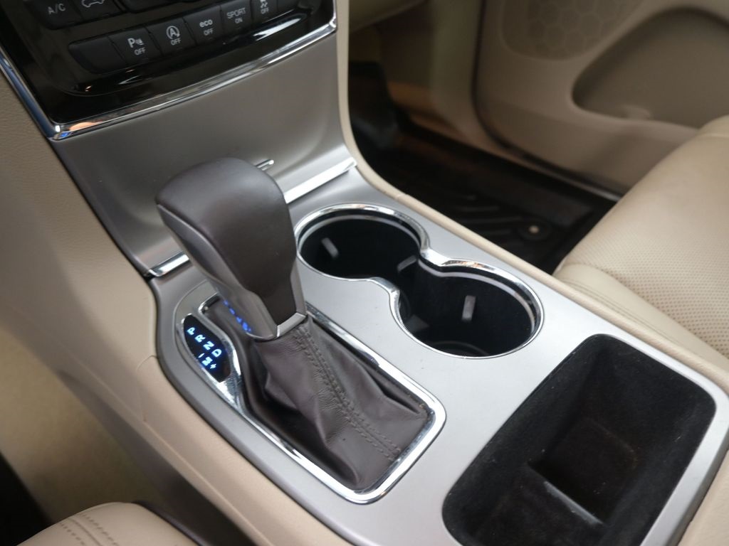 2020 Jeep Grand Cherokee Overland photo 9