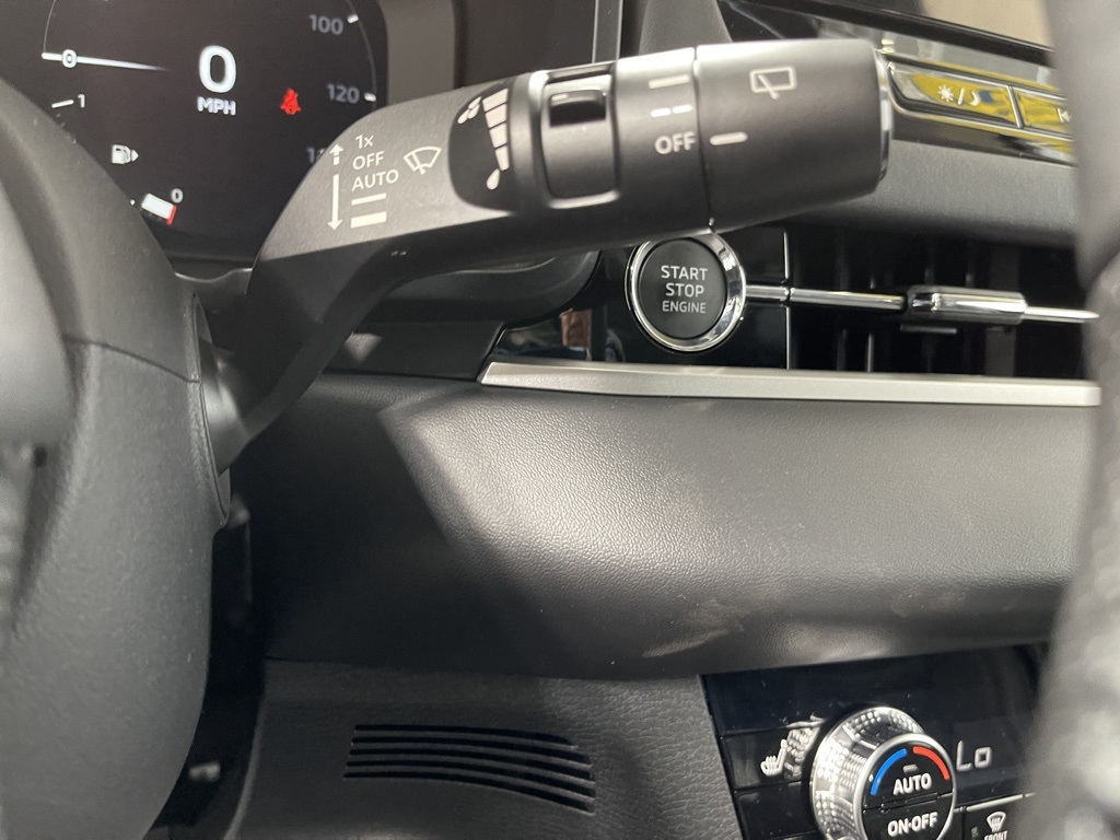 2025 Mitsubishi Outlander SE photo 15