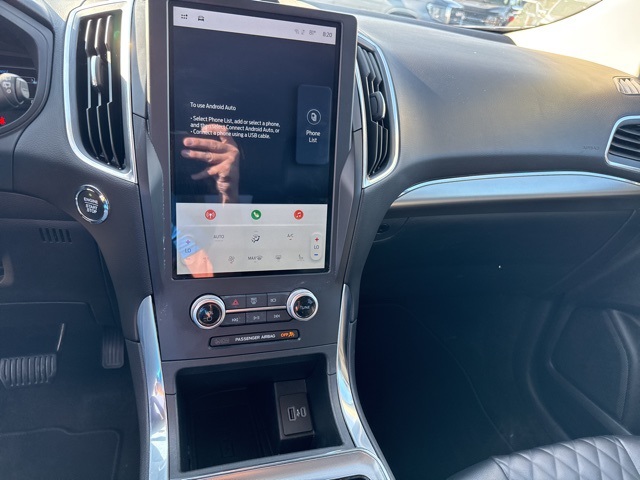 2024 Ford Edge Titanium photo 18