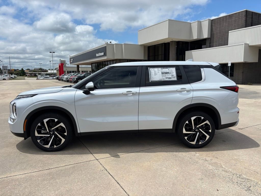 2024 Mitsubishi Outlander SE photo 4