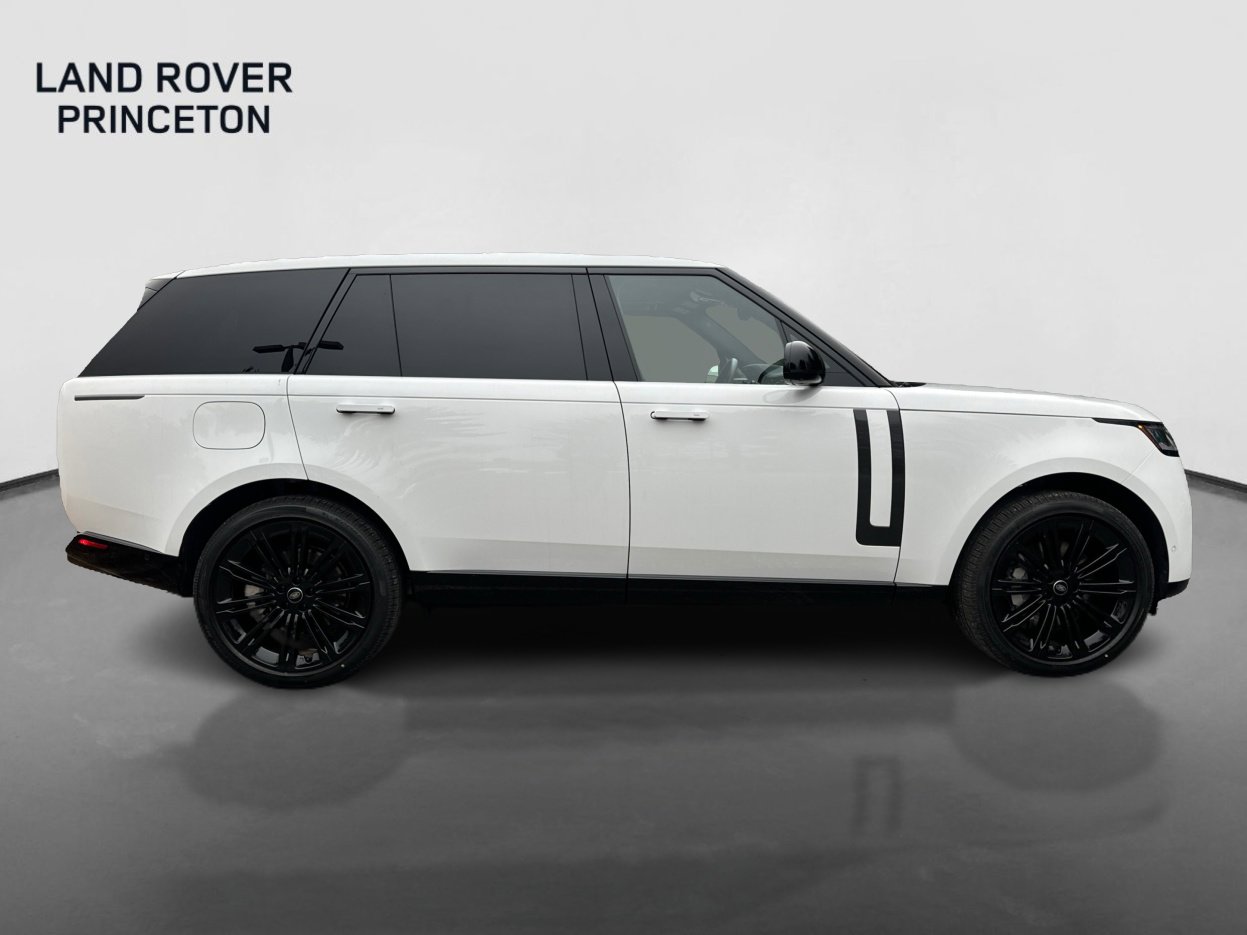 2025 Land Rover Range Rover SE photo 4