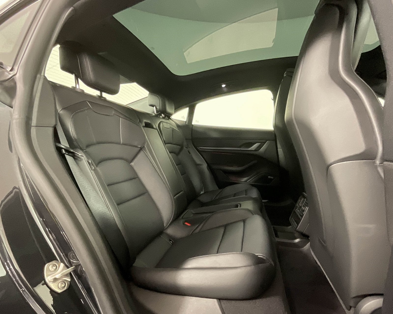 2025 Porsche Taycan 4 photo 22