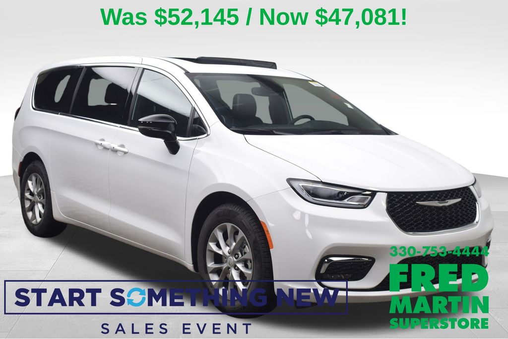 2026 Chrysler Pacifica Limited's photo